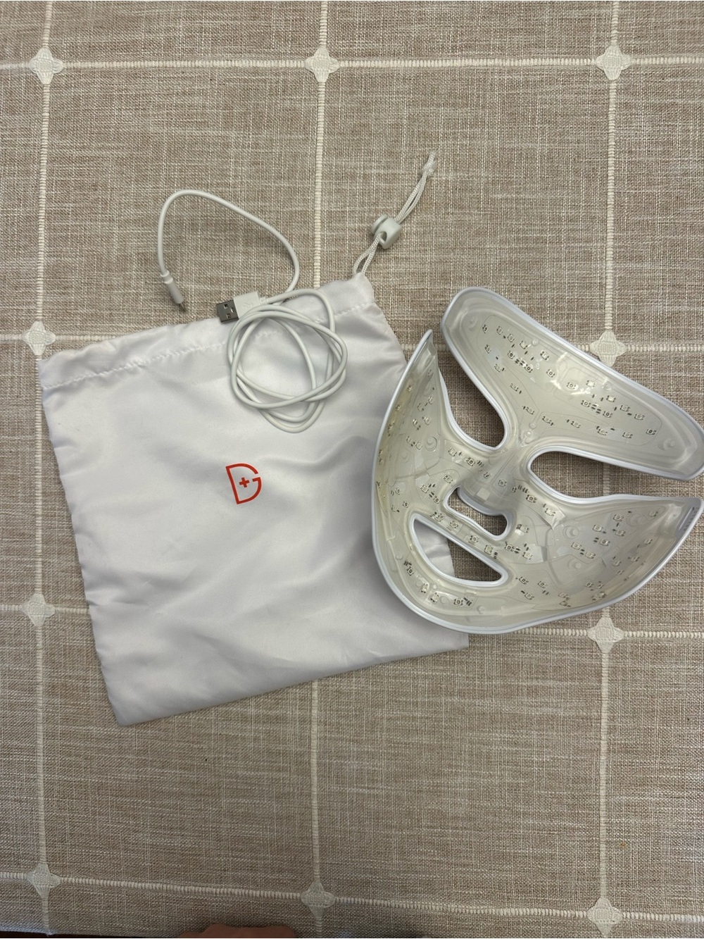 Dr Dennis Gross DRx SpectraLite FaceWare Pro 3-Minute LED Mask - Picture 2 of 6